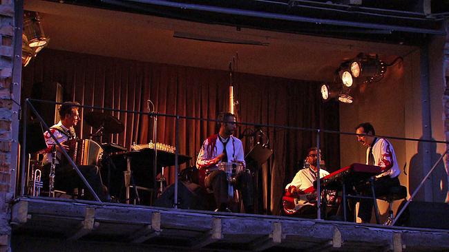 Szenenfoto "Feuernacht" Telfs: Band spielend