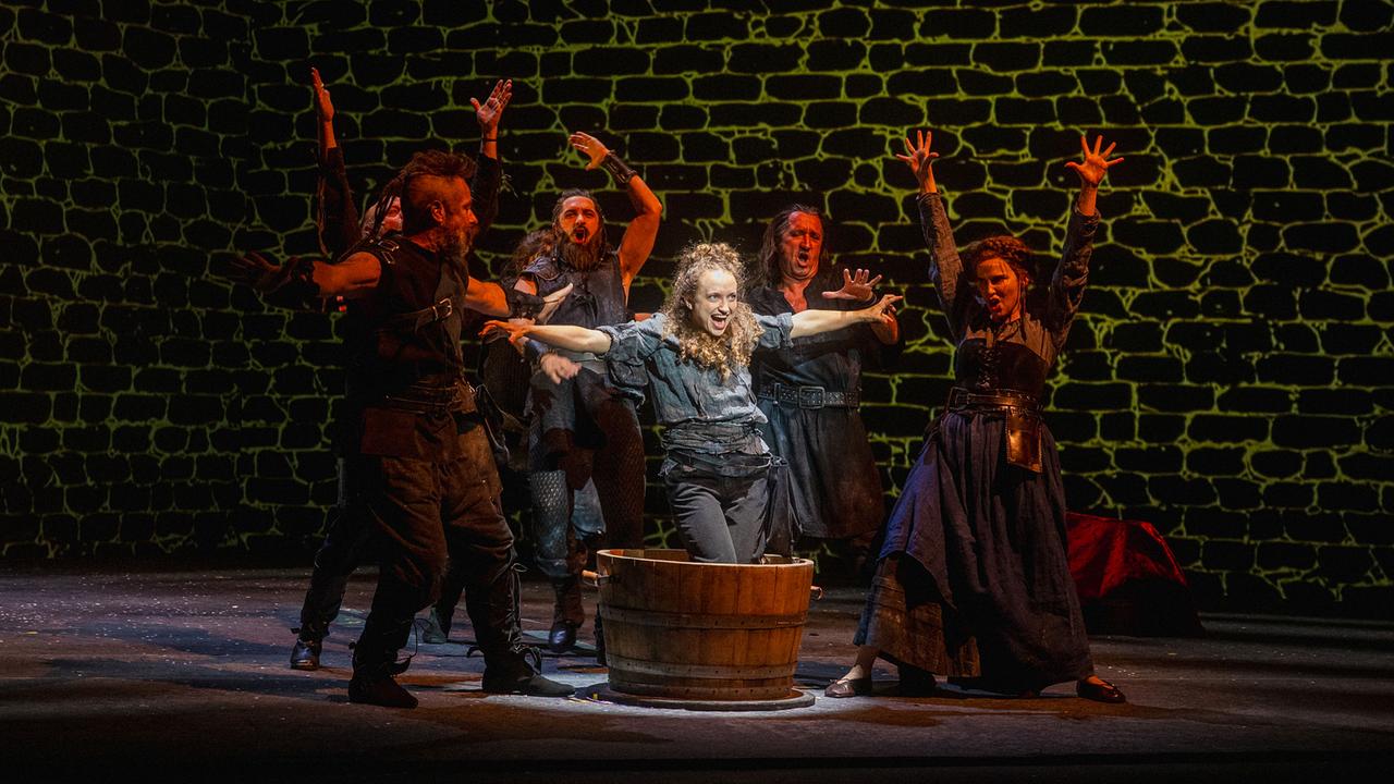© Marco Sommer/Volksoper Wien Hannah Severin (Ronja), Ensemble