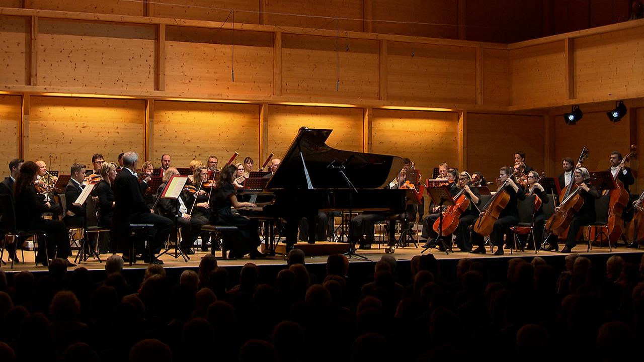 © ORF Konzertsaal mit spielendem Orchester