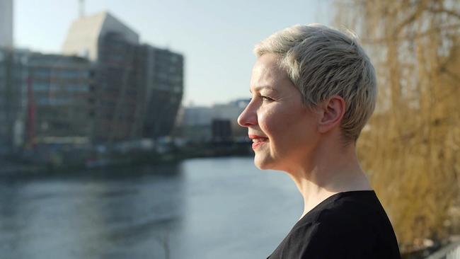 © ORF Maria Kalesnikava am Flussufer