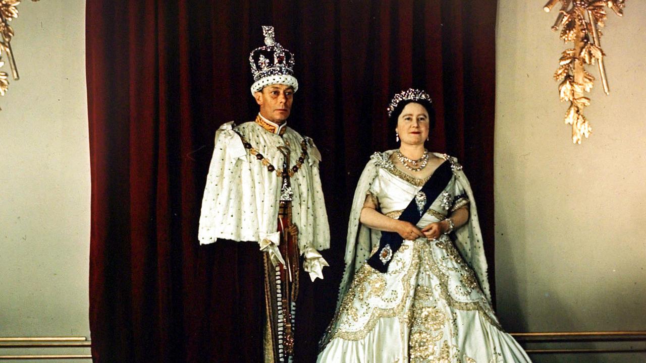 1948 im Britisches Königshaus König George VI und Königin Elizabeth (Queen Mum) in zeremoniellen Gewändern.