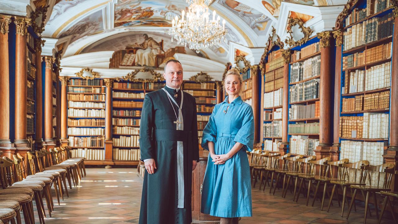 Probst Markus Grasl & Silvia Schneider im Stift Reichersberg