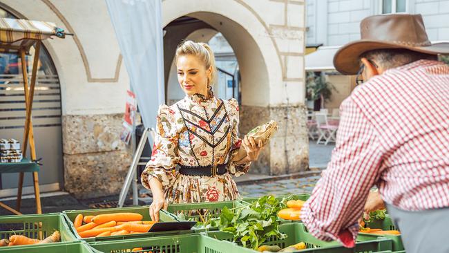 Silvia Schneider am Kremser Wochenmarkt