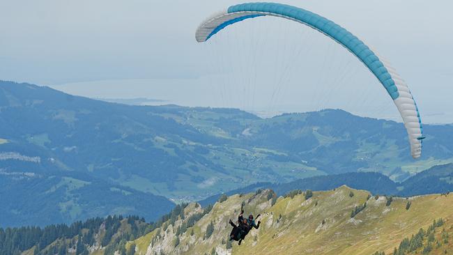 Silvia Schneider beim Paragleiter-Tandemflug am Diedamskopf