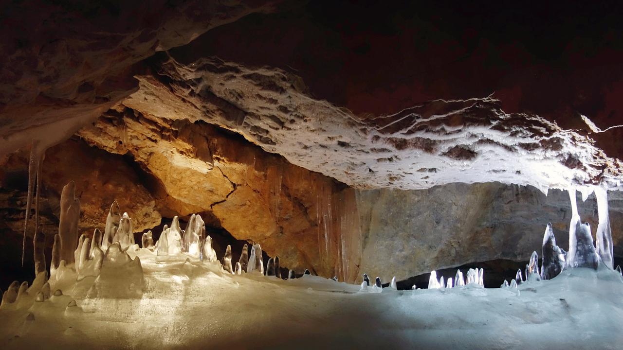 9 Plätze - 9 Schätze: So schön ist Österreich: Eisriesenwelt (2021)