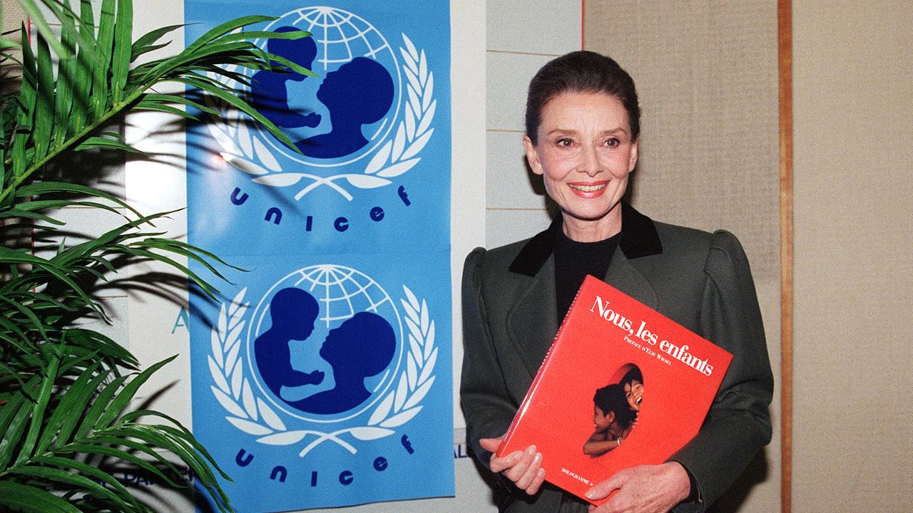 Schauspielerin und UNICEF-Botschafterin Audrey Hepburn während einer Pressekonferenz in Paris am 13. November 1990.