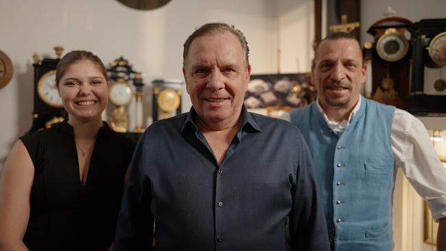 © ORF Familie Gilli in ihrer Uhrenwerkstatt