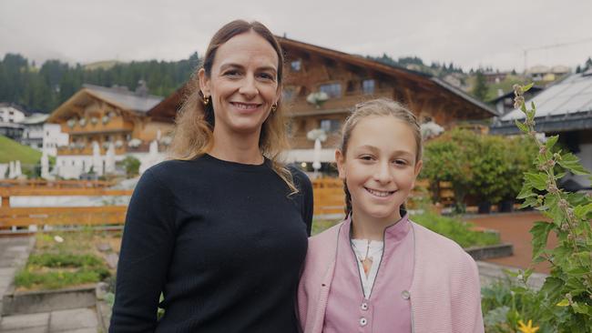 © ORF Karina und Emilia Lucian im hauseigenen Kräutergarten