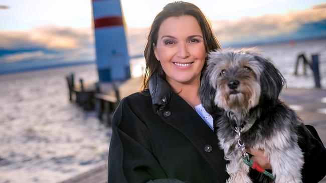 Barbara Karlich mit ihrer Hündin Meixi