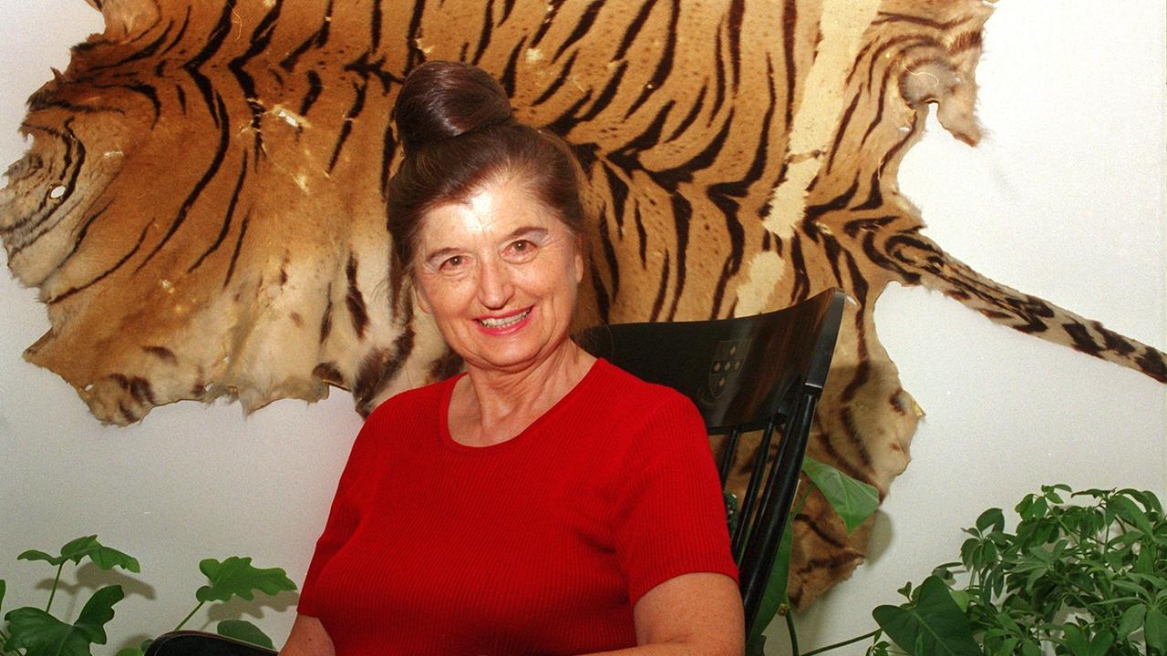 Im Bild: Inge Sargent, das undatierte Archiv-Bild zeigt Inge Sargent in ihrer Wohnung in Boulder/USA, ist die letzte "Mahadevi", die letzte "himmlische Prinzessin " des Fürstentums Hsipaw im Nordosten von Burma (heute Myanamar). Von 1953 bis zu ihrer Flucht 1964 war sie die Frau des Prinzen von Hsipaw, Sao Kya Seng, der bei einem Militärputsch ermordet wurde. 