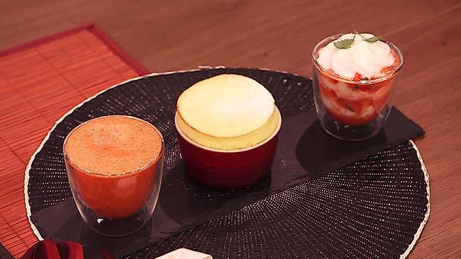 Topfenauflauf mit Hollerblütenschaum und Erdbeermojito