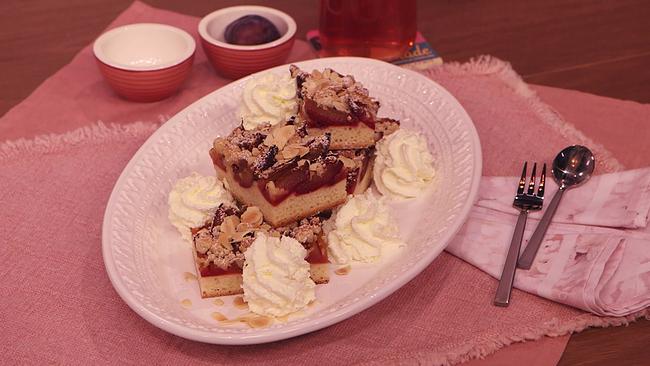 Streuselkuchen mit Zwetschken und Marzipan