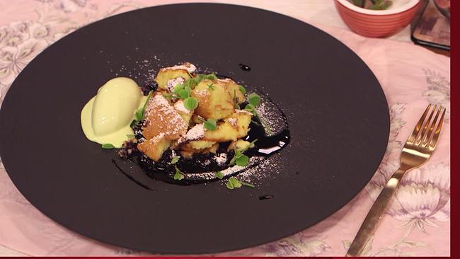 Soufflierter Grießschmarrn mit Sauerkleesorbet