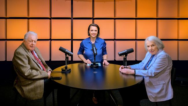 Franz Vranitzky und Anneliese Rohrer im Podcast-Studio "DAS GESPRÄCH Schnabl &"