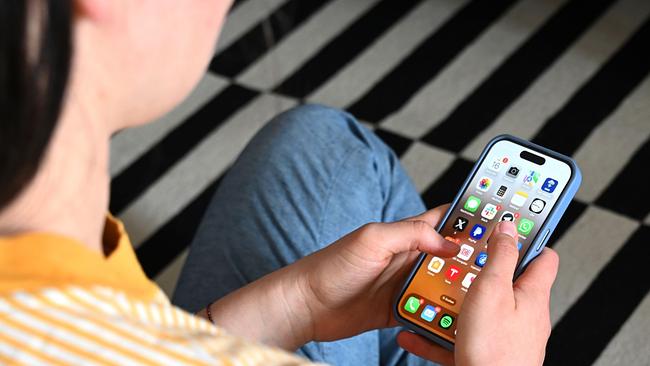 Report0224 SocialMedia