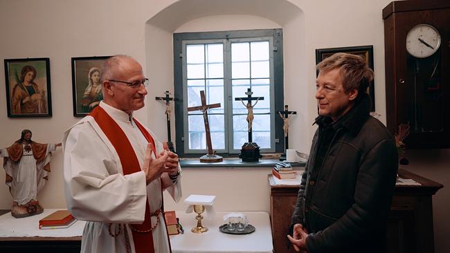 Max Müller im Gespräch mit Pfarrer Johann Alois Kristof