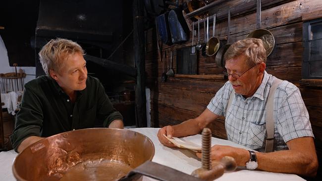 Max Müller im Gespräch mit Franz Walchhofer, Kustos im Heimatmuseum Altenmarkt