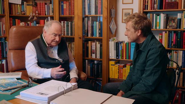 © ORF/ AlphaVision Max Müller im Gespräch mit Sagenschreiber Anton Jocher
