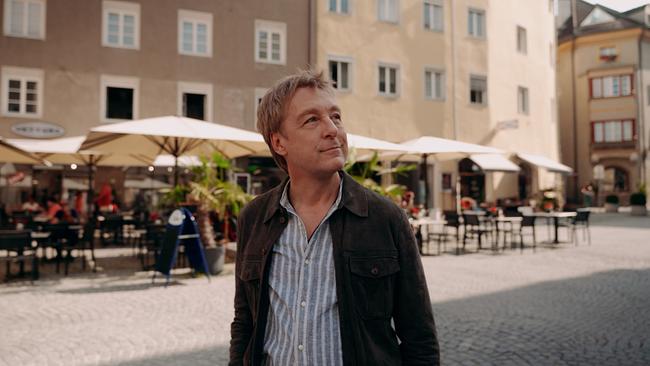 © ORF/ AlphaVision Max Müller beim Spaziergang durch Hall in Tirol