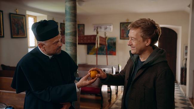 Max Müller im Gespräch mit Dechant Lawrence Pinto