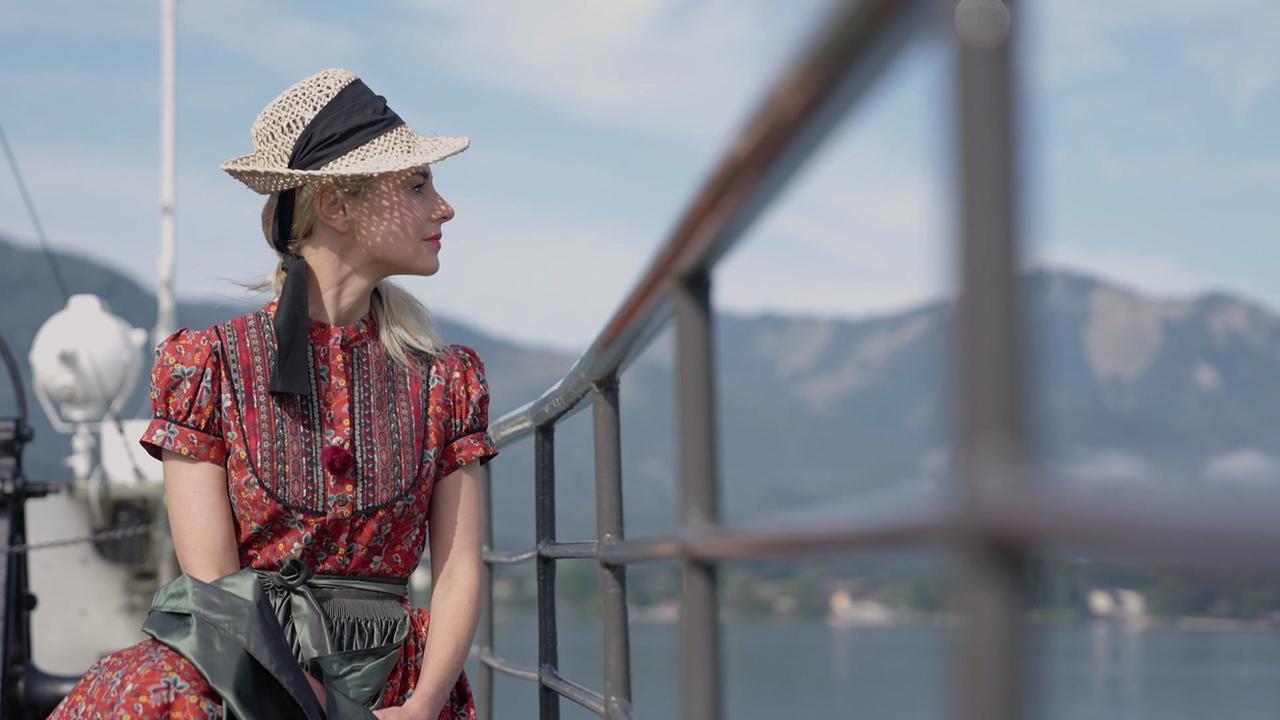 Silvia Schneider am Wolfgangsee