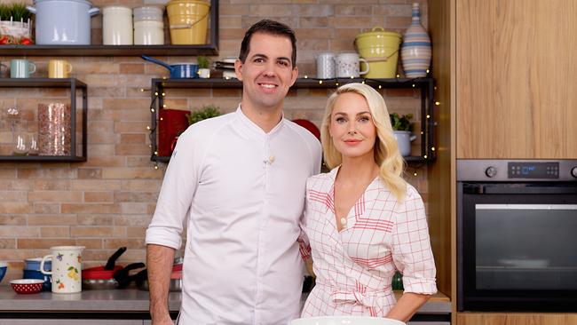 © Silvia Schneider GmbH Martin Görg, Silvia Schneider in der Silvia kocht Küche