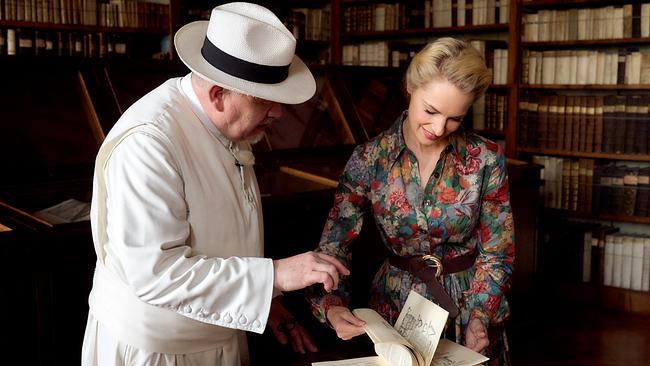 Silvia Schneider und Kräuterpfarrer Benedikt