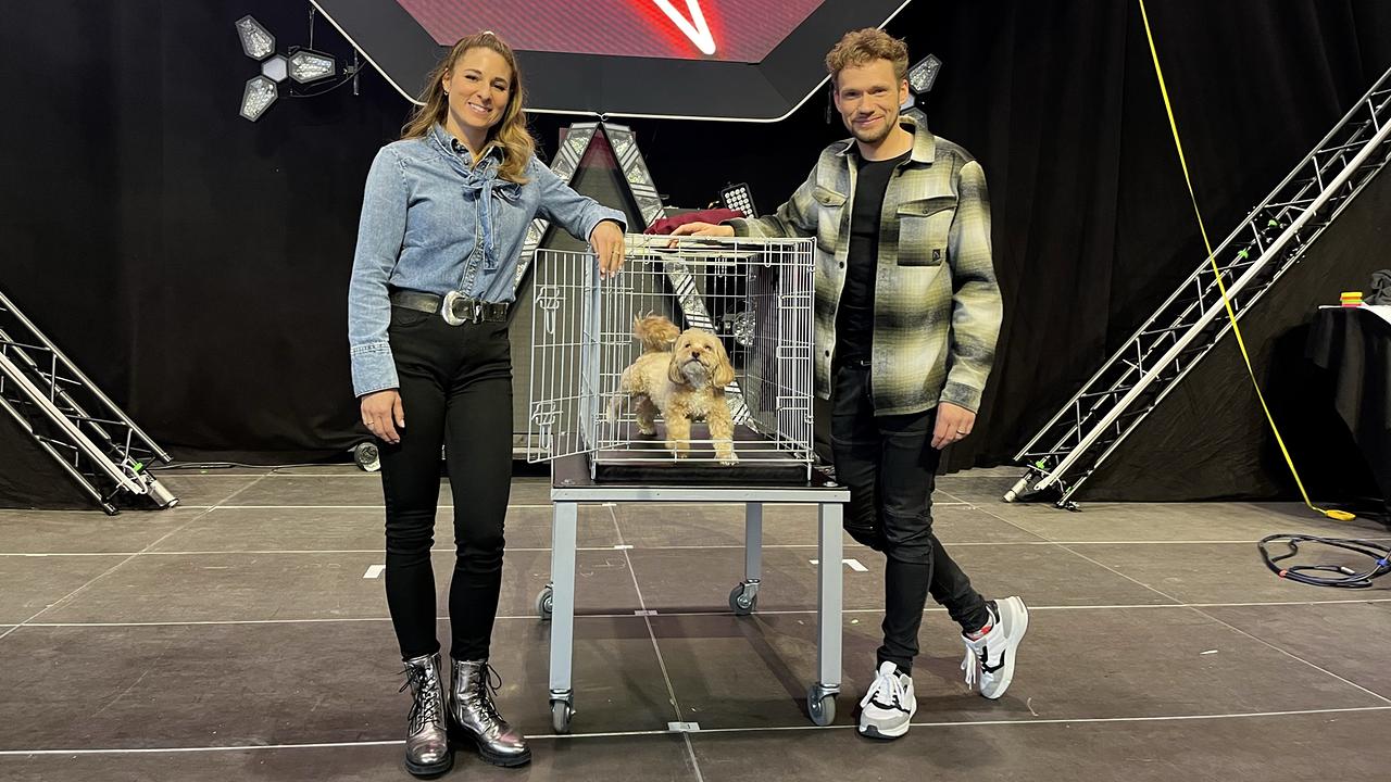© ON-MEDIA Amélie vanTass und Thommy Ten mit Hund Koni