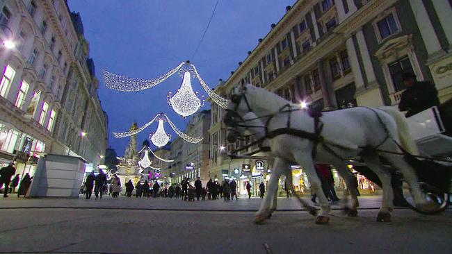 "Adventzeit - Traditionen und Bräuche in Österreich": Weihnachtliche Straßenbeleuchtung in Wien