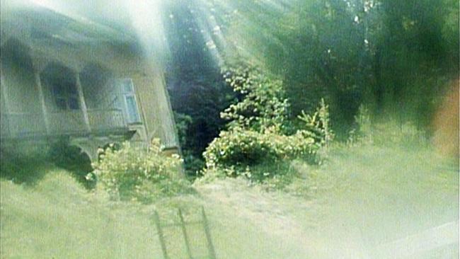 © ORF Villa mit Garten, nostalgisch verschwommen