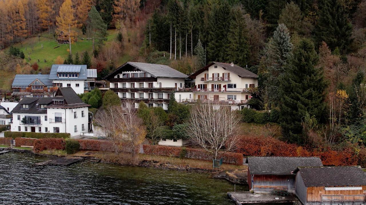Am Schauplatz: Diese Seepension, mit Bootshaus und Seegrund hat die mittlerweile verstorbene Gertrude Neuwirth um 750.000 Euro an eine lokale Immobilienfirma verkauft.