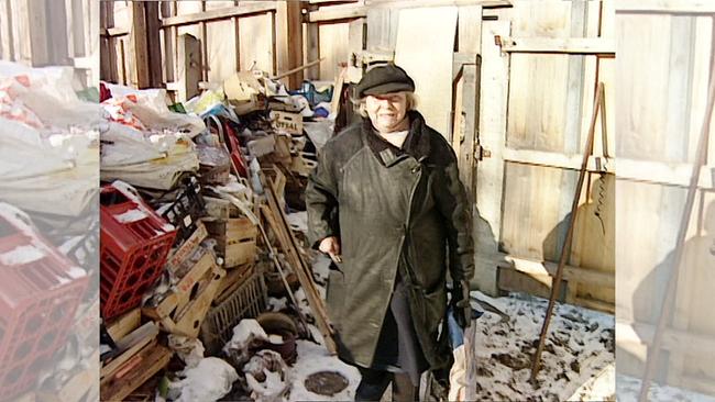 © ORF Am Schauplatz: Die einstige Mulitmillionärin Berta Wieselthaler. lebt in einem verfallenen Abbruchhaus.
