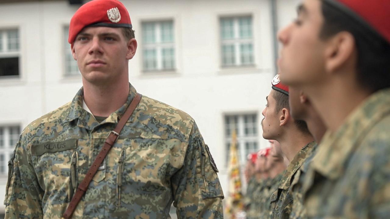 "Armee am Prüfstand – Österreich und sein Bundesheer": Parade Ausbilder rotes Barett