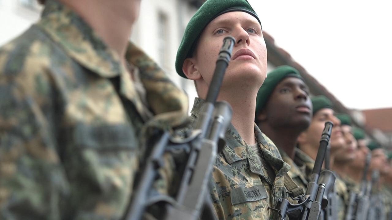 "Armee am Prüfstand – Österreich und sein Bundesheer": Parade Soldaten