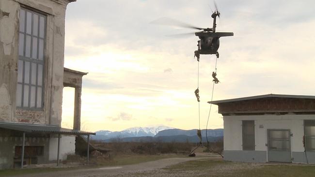 "Armee am Prüfstand – Österreich und sein Bundesheer": Übung Abseilen Helikopter