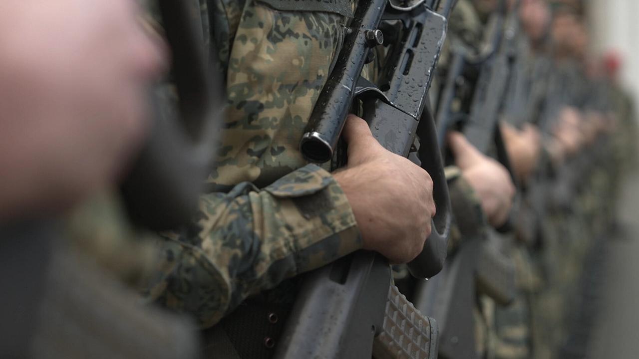 "Armee am Prüfstand – Österreich und sein Bundesheer": Parade Sturmgewehre 2025