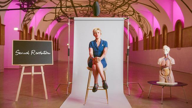 © ORF/Nikolaus Geyrhalter Filmproduktion GmbH Interviewsetting mit Camille Emmanuelle