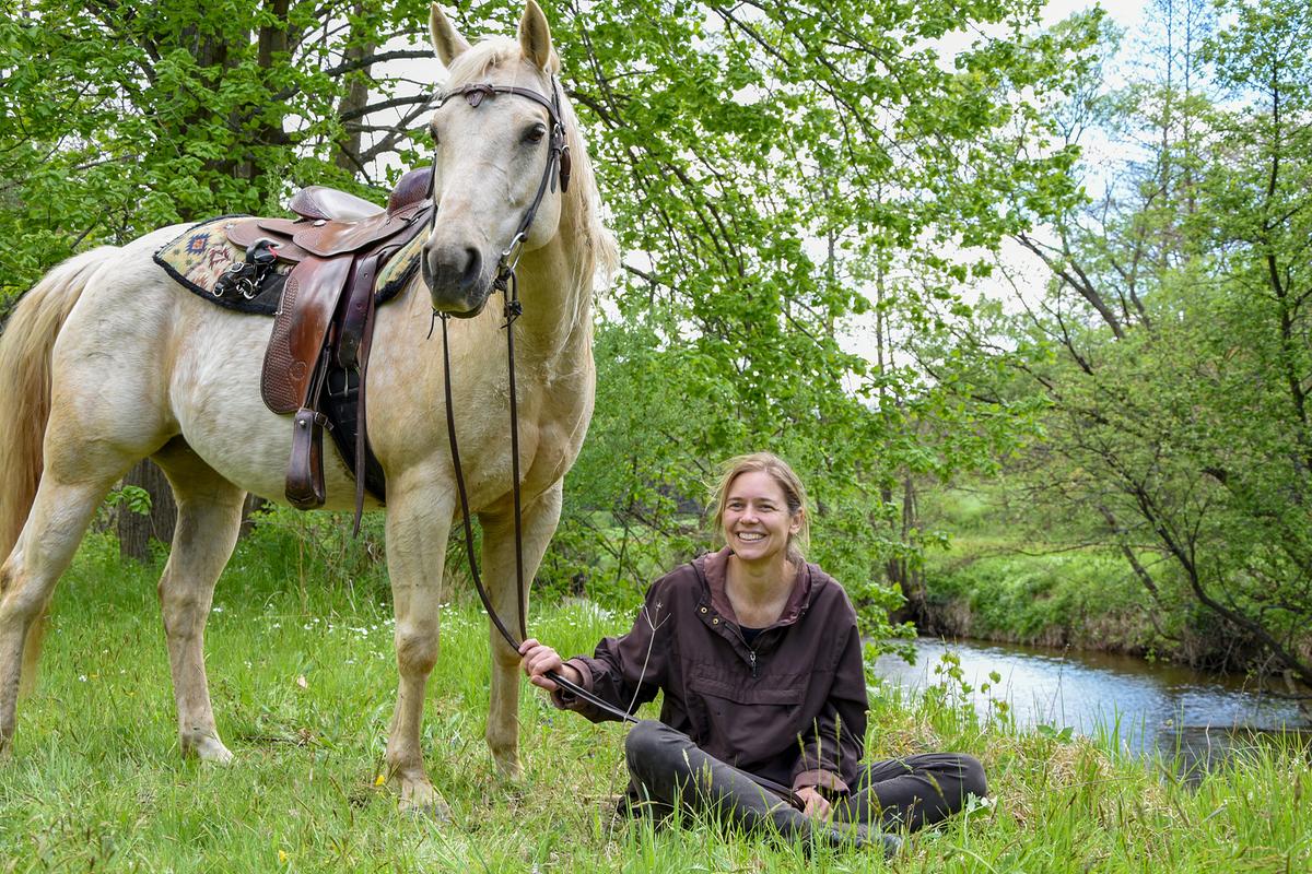 Müllerin Lisa Dyk und ihr Pferd Dolly an den Ufern der Thaya