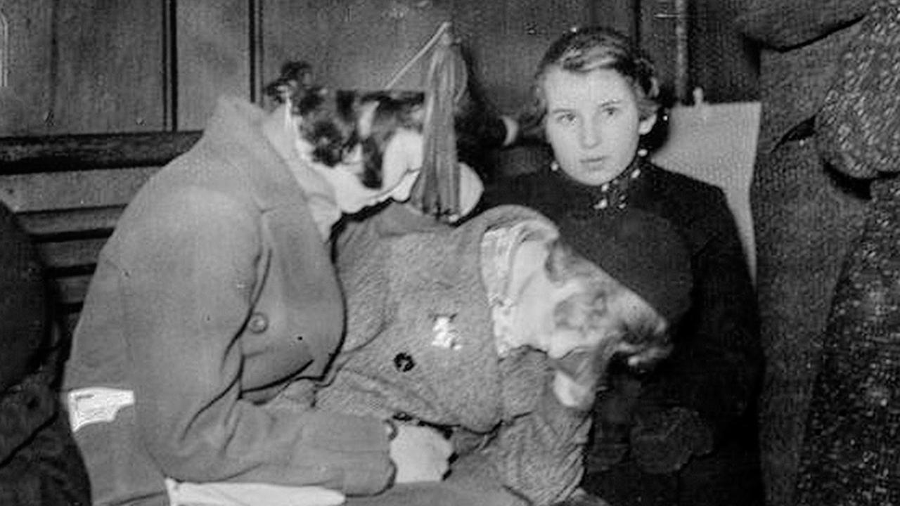 "Auf Wiedersehen Mama, auf Wiedersehen Papa": Großbritannien 1938: Jüdische Flüchtlingskinder im Alter von 12 bis 17 Jahren sind, aus Hook in Holland kommend, in Harwich (Essex) eingetroffen.