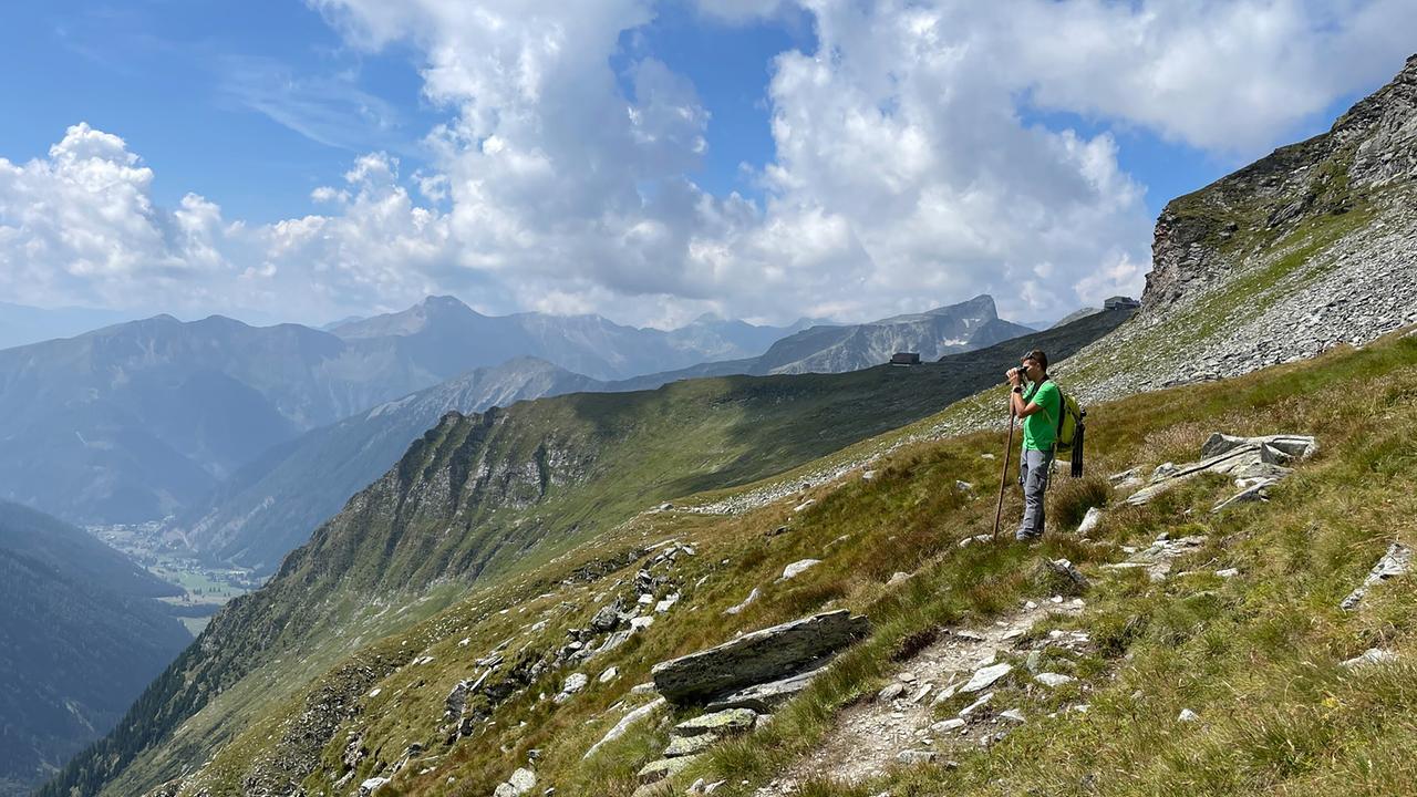 Nationalpark-MA und Forstwissenschaftler Johannes Huber der der Gebietsbegehung