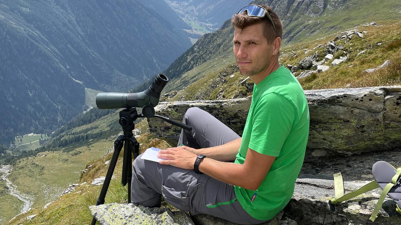 Nationalpark-MA und Forstwissenschaftler Johannes Huber bei der Gebietsbegehung