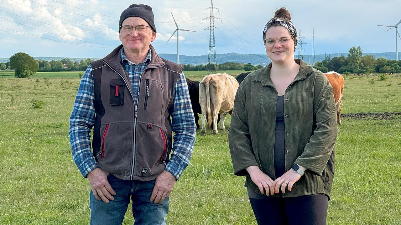 © ORF/Satel Film/Caroline Hofmann Angelika Unger und Anton Unger halten auf ihrem Hof Rinder und Hühner, die auf einem riesigen Areal frei herumwandern dürfen