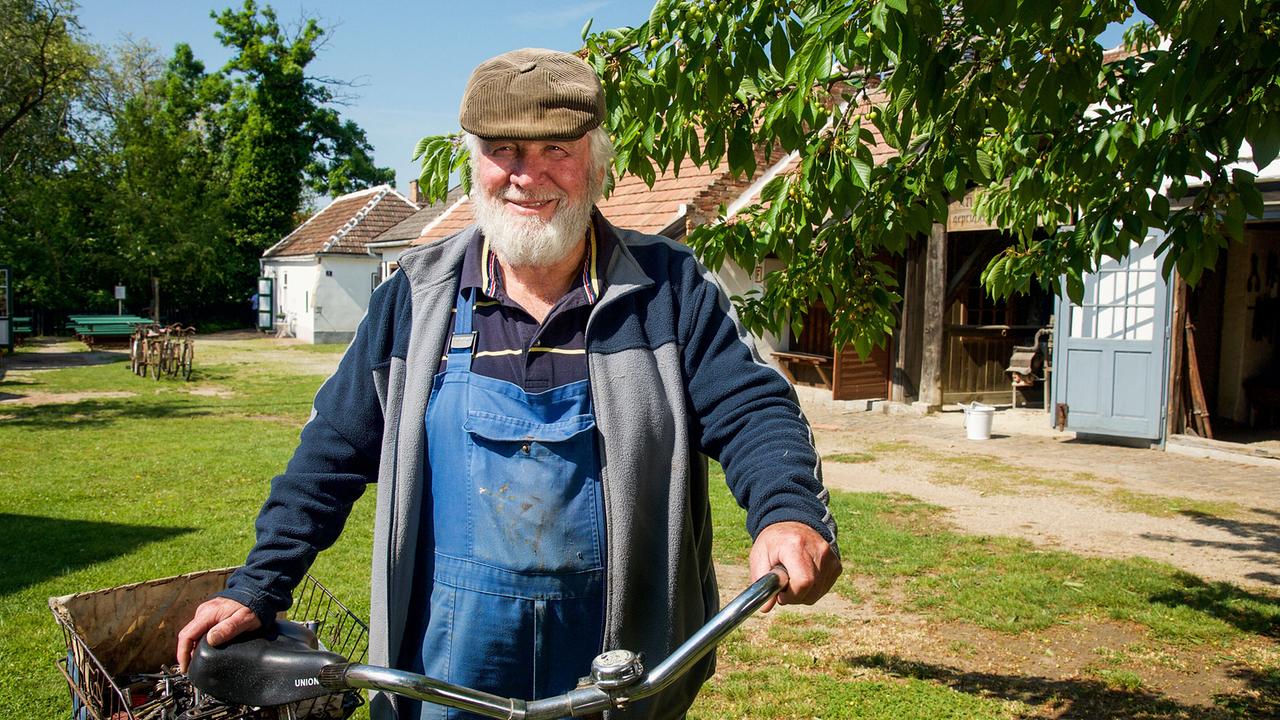 Josef „Beppo“ Haubenwallner, Museumsdirektor, Hausmeisterausbilder, Alleskönner in seinem Museumsdorf in Mönchhof