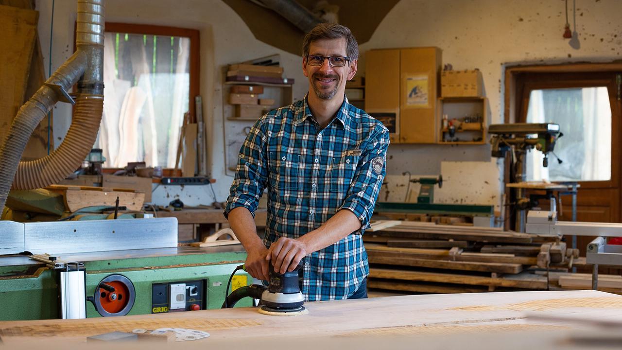 Raimund Gamerith, Designer und Tischler in seiner Werkstatt