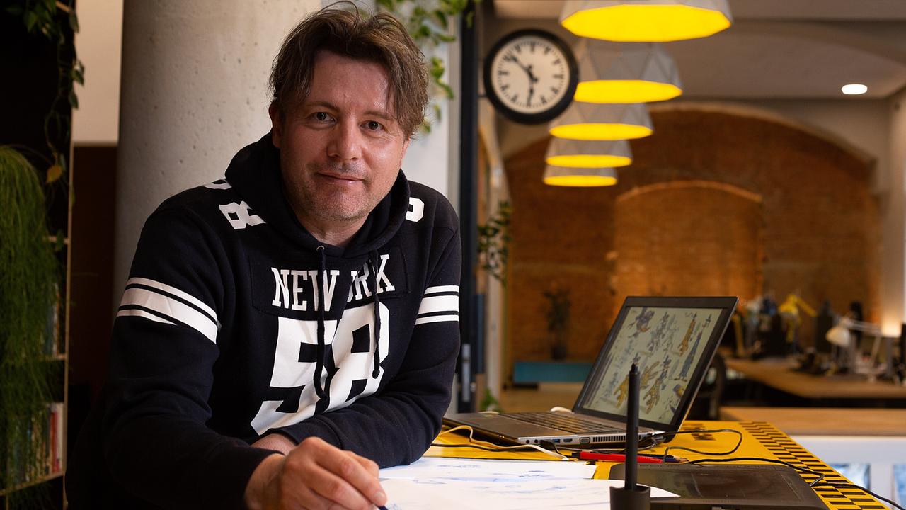 Florian Satzinger, Grazer Zeichner und Characterdesigner: er gehört zum illustren Kreis jener, die ganz offiziell die berühmteste Ente der Welt zeichnen dürfen