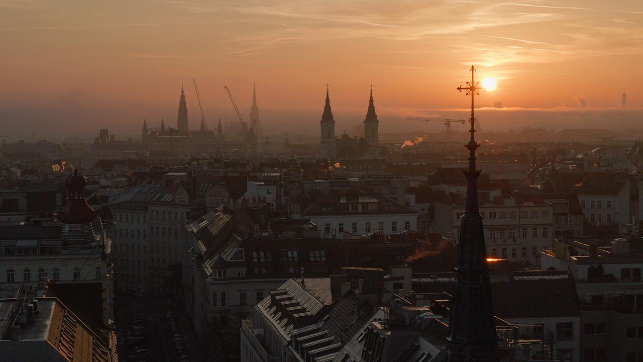 Ein Herbstmorgen über der Wiener Josefstadt