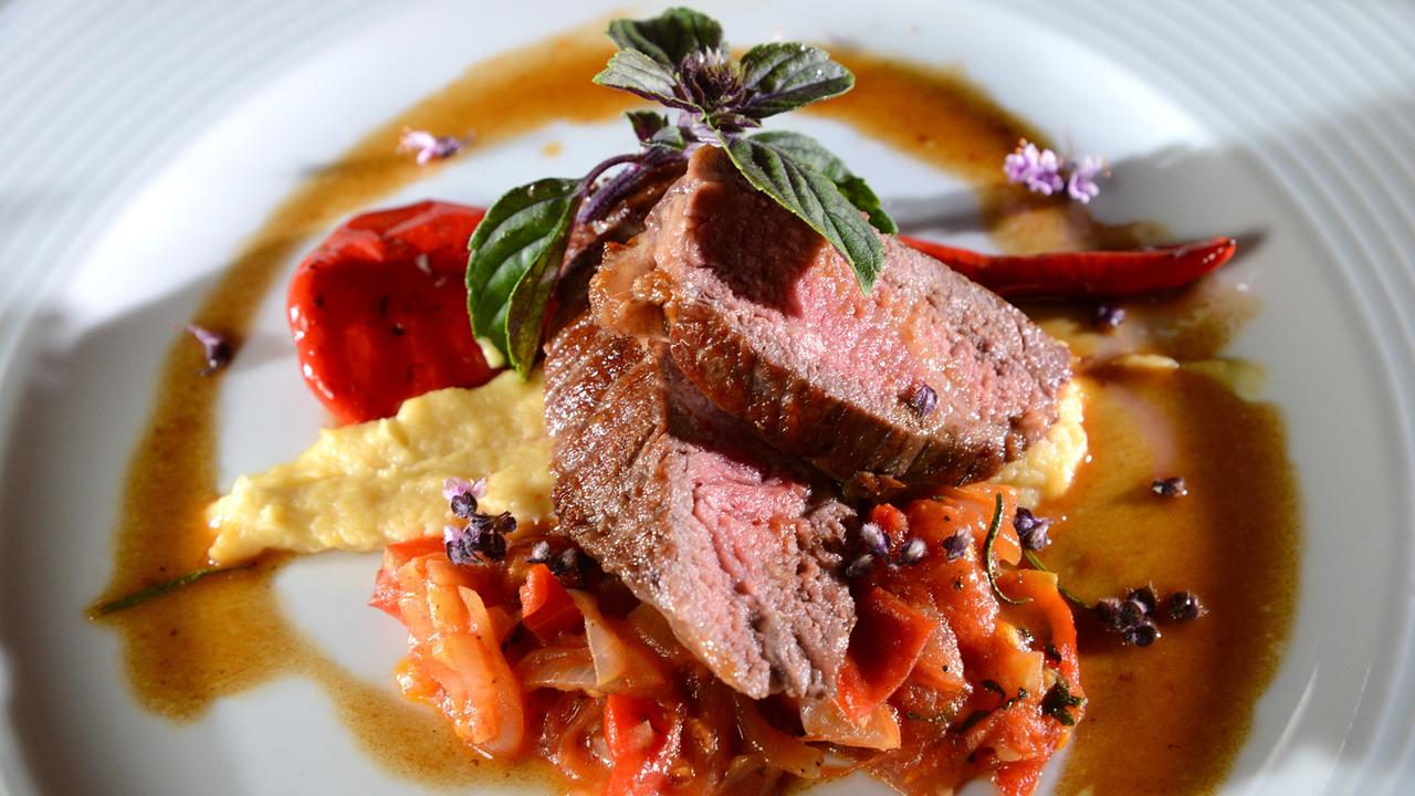 Rinderbeirid-Steak mit Maruschka-Karotte und Shishito-Chili