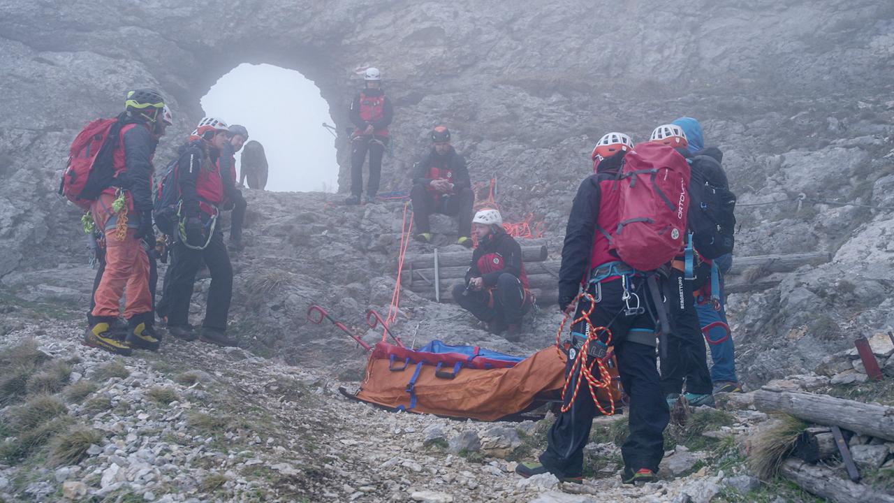 Auf schmalem Grat - Bergretter: Bergrettung OS Reichenau, Einsatz im Nebel