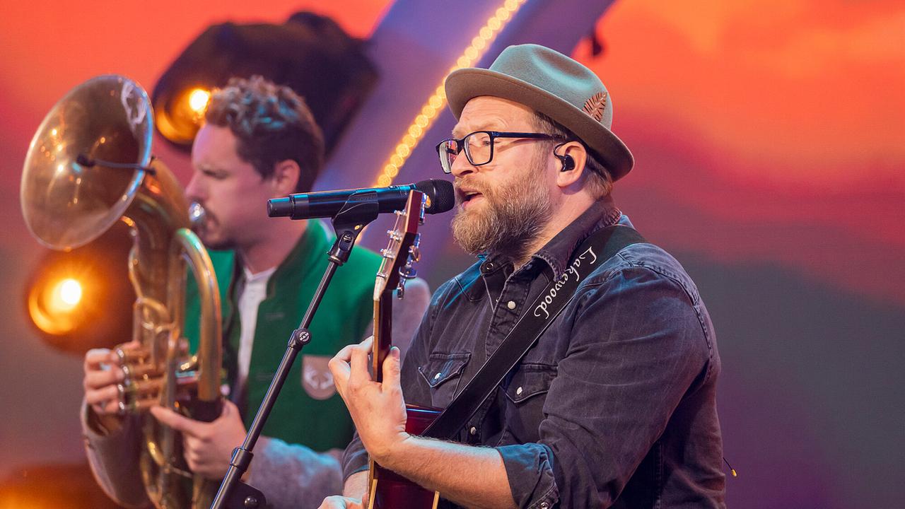 Aufsteirern - Die Show der Volkskultur: Gregor Meyle mit den Musikern der Oberkrainer Power