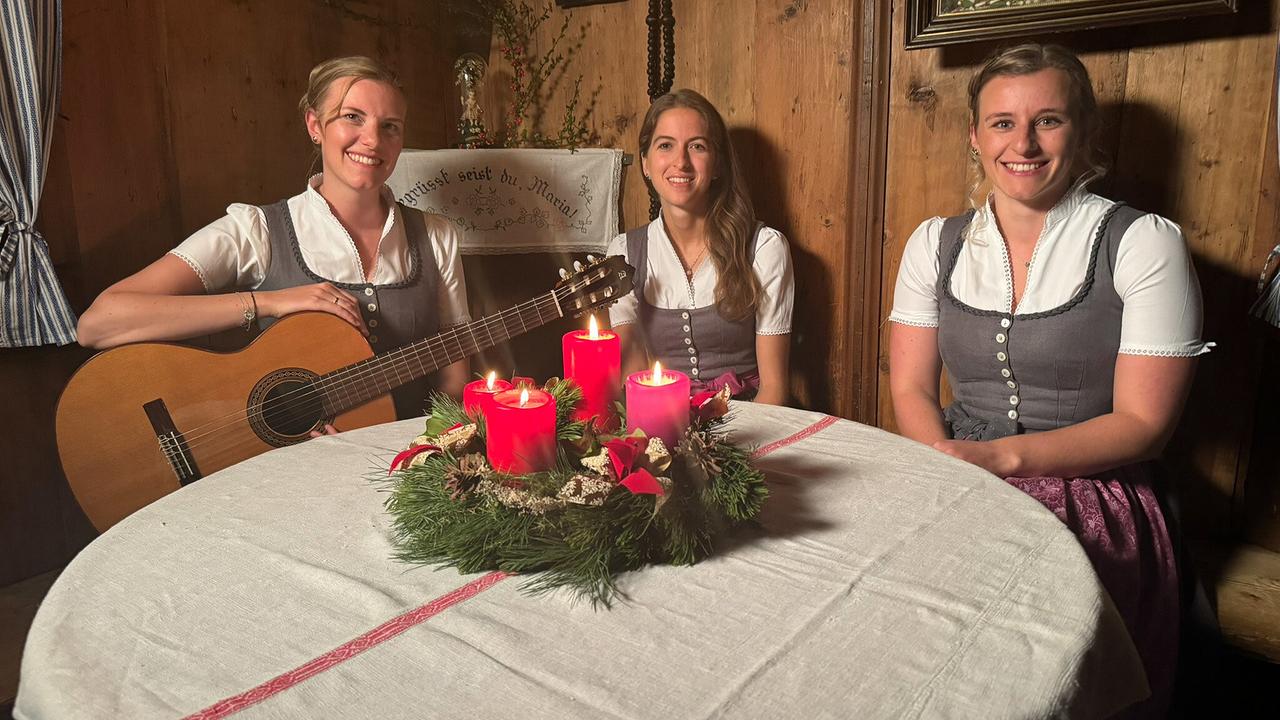 "Bergweihnacht mit Alexandra Meissnitzer": Trachtler Dirndl Dreigesang